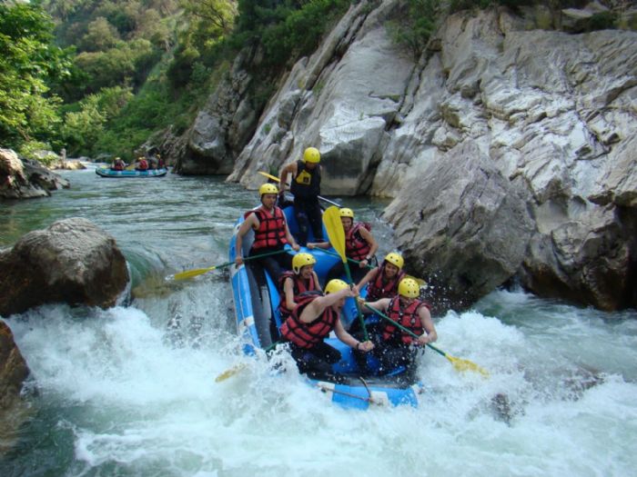 Rafting και περιπέτεια πάνε μαζί