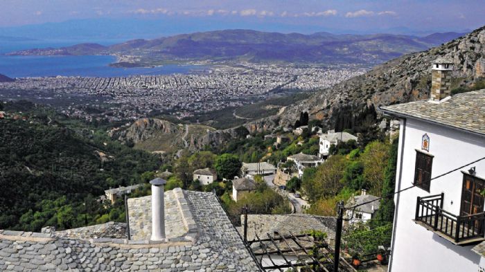 Θέα από τη Μακρυνίτσα στην πόλη του Βόλου