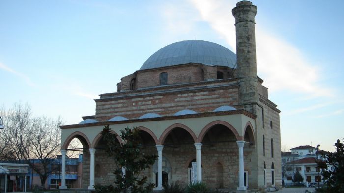 Στο επιβλητικο τέμενος Κουρσούμ-Τζαμί