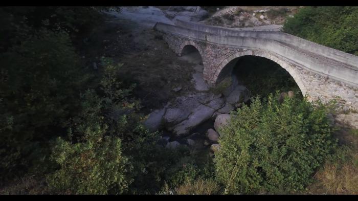 Ένα από τα γεφύρια του Αχλαδοχωρίου