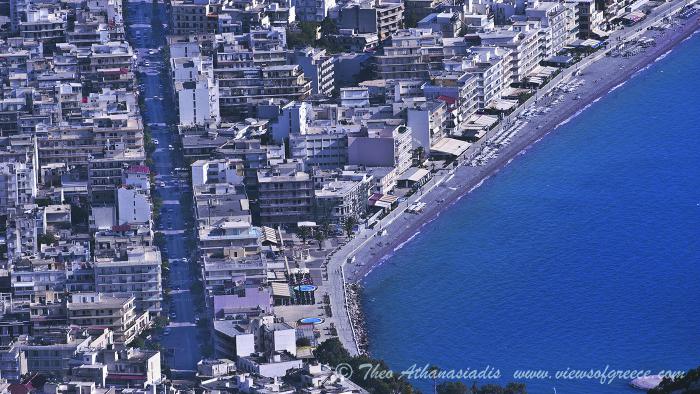 Πανοραμική άποψη της παραλίας του Λουτρακίου