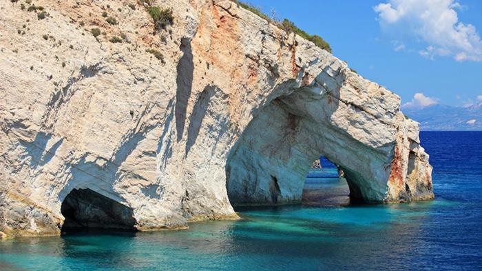 Οι Γαλάζιες Σπηλιές Οι Γαλάζιες Σπηλιές