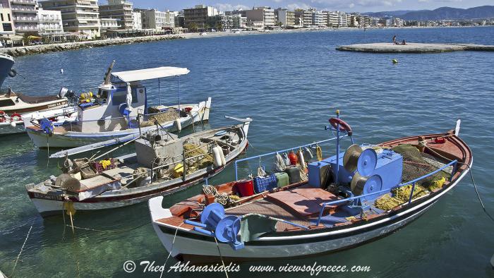 Το γραφικό λιμανάκι του Λουτρακίου